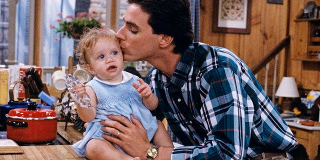 bob saget kissing the Olsen twins 