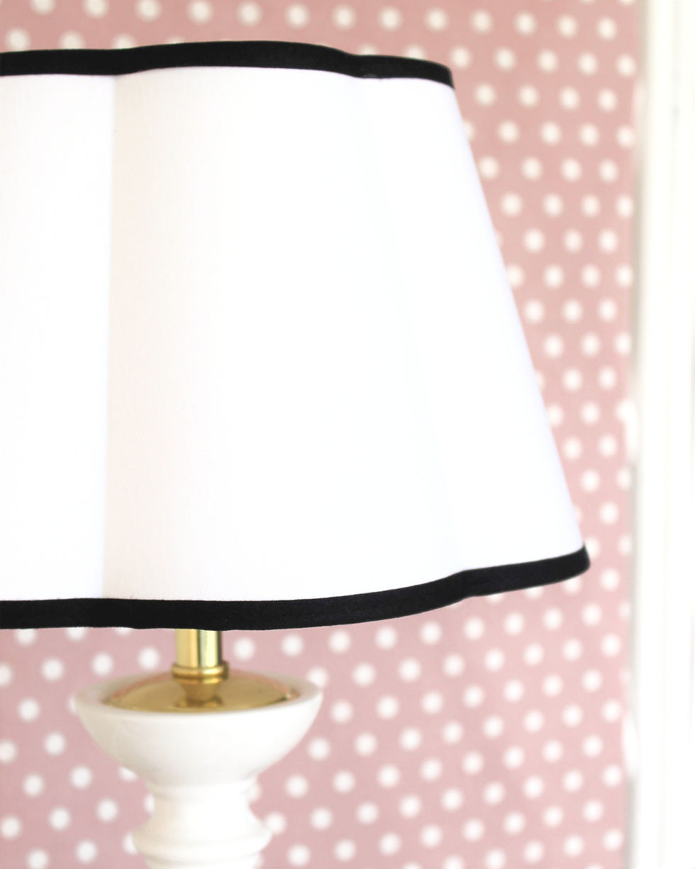 Miniatura: abajur branco em forma de flor