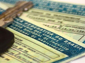 Suspensão de passaporte e CNH não viola direito de ir e vir, diz Tribunal de Justiça