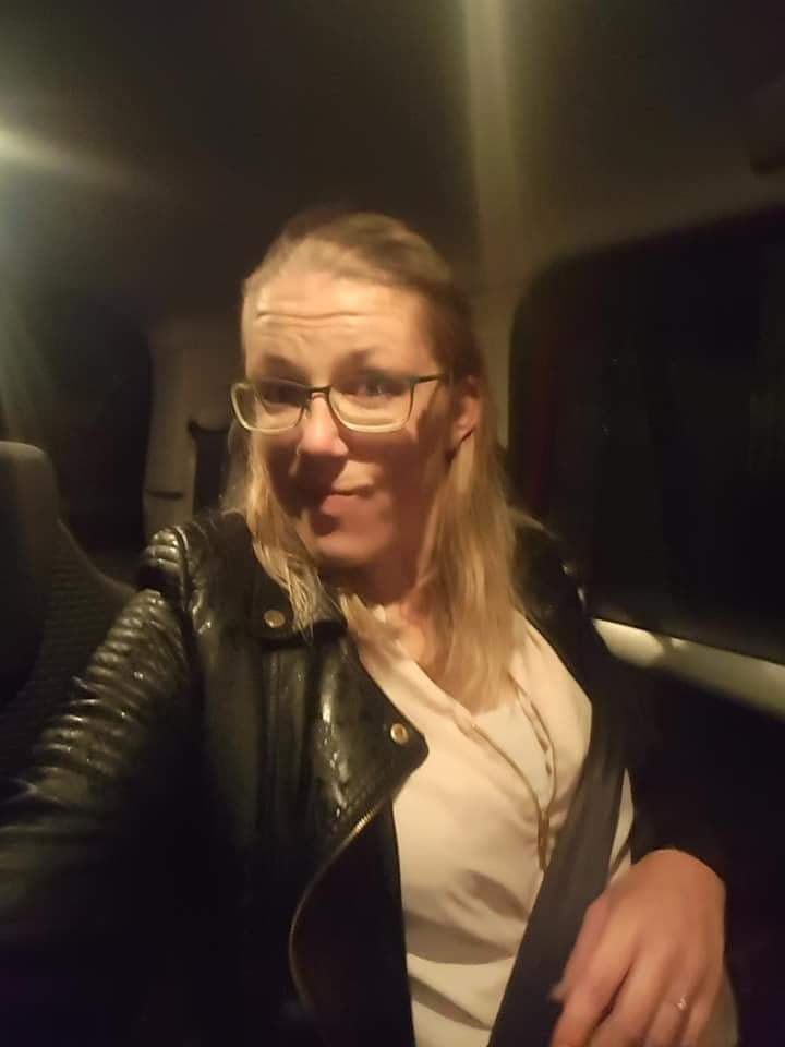 40558050_996663950518871_436577419556133