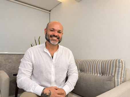 Psicólogo Rodrigo Toledo em atendimento clínico em São Paulo