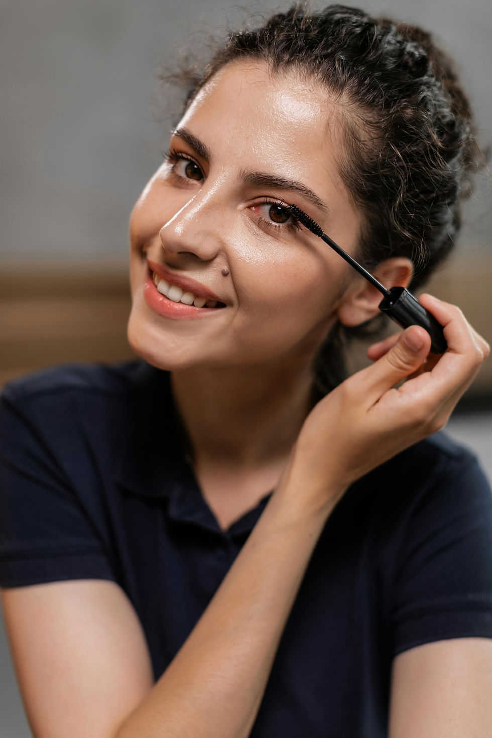 Applying lash serum for sensitive eyes along the upper lash line safely.