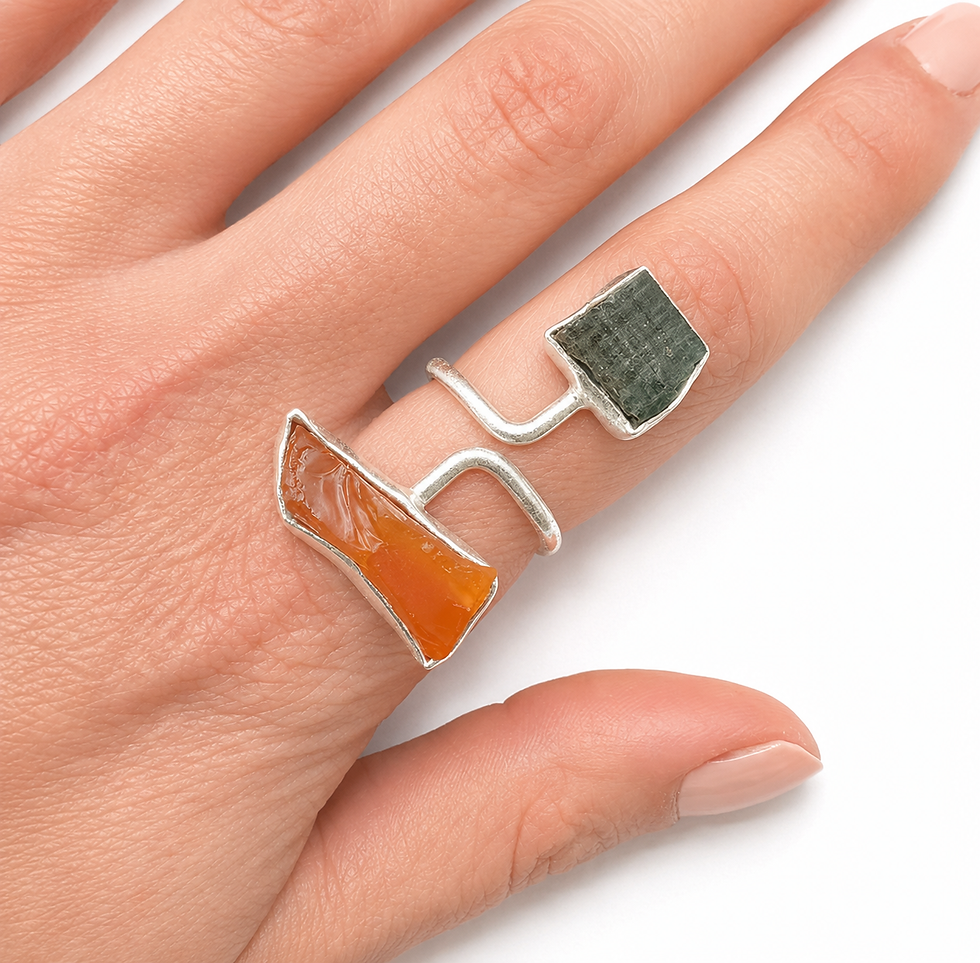 Thumbnail: "Antares" ring in Ag 925 with Emerald and Carnelian