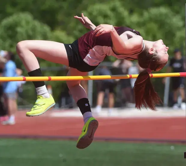 girls track 2.webp