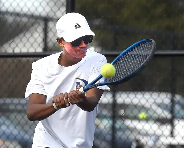 deast boys tennis 1.webp