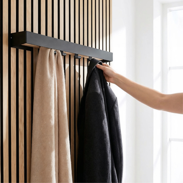 Garderobe für Akustikpaneele aus Eiche – Wandhaken-System zur ordentlichen Aufbewahrung