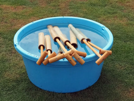 プールで水遊び