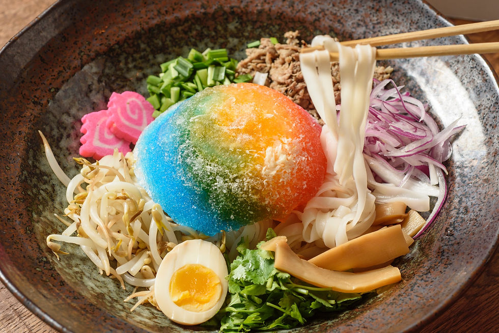 レインボーカラーのかき氷が違和感アリアリ。でも食べたら、あら美味しいってなります(PHOTO/Tomohito Ishimaru)