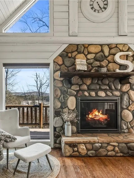 Stone Oaks log home living room with stone fireplace
