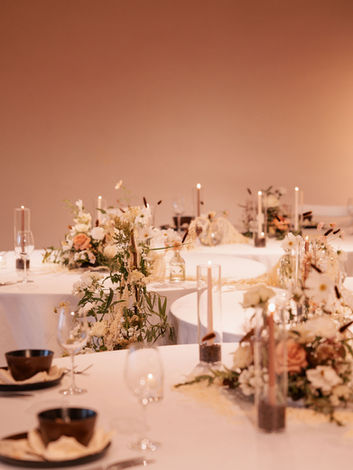 Gutshochzeit mit Weitblick in creme/altrosa/schokobraun