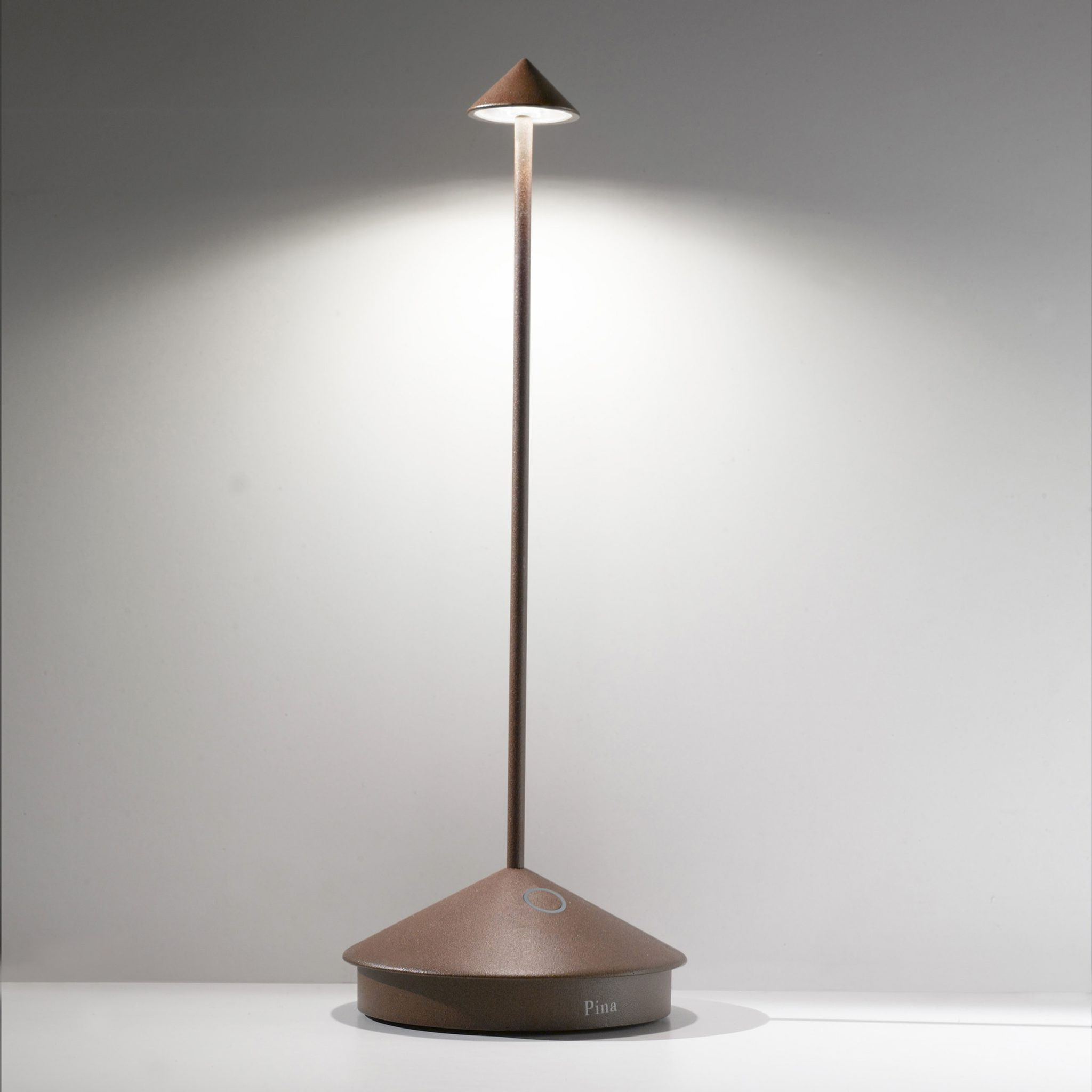 Επιτραπέζιο φωτιστικό Pina – σε χρωμα Καφέ