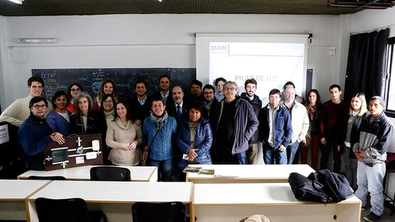 "Electricidad segura” para evitar riesgos en conexiones precarias - Universidad Nacional de La 