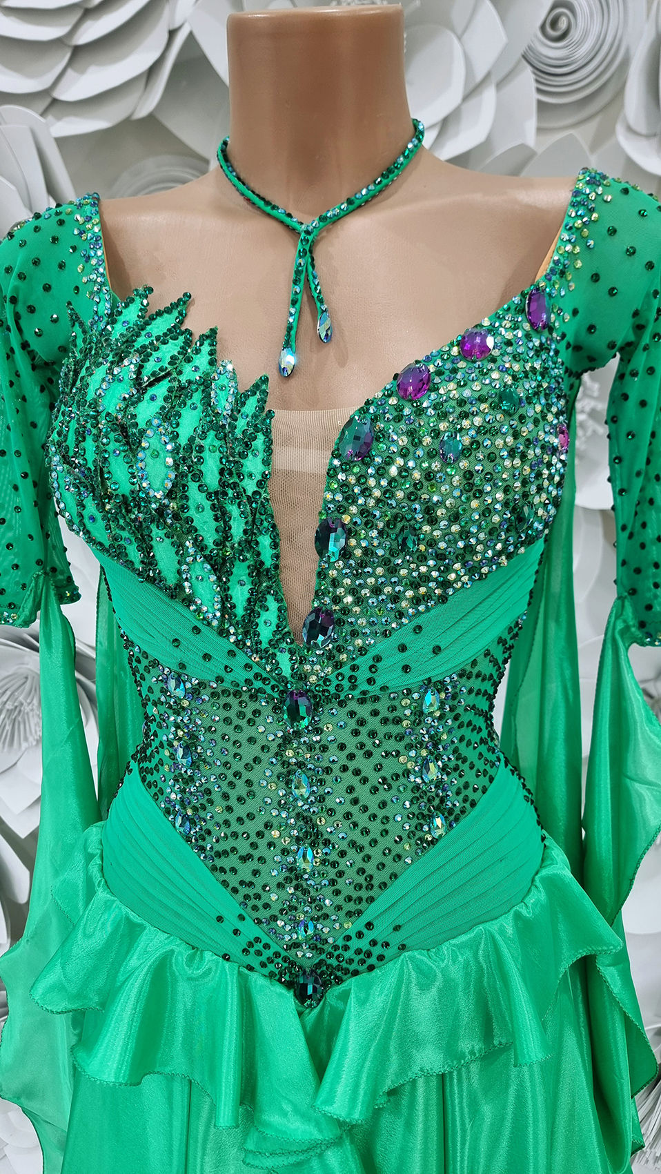 Thumbnail: Ballroom Emerald