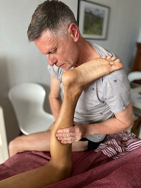 Sports relaxation massage in a private practice in Villejuif, or at your home in Paris and the surrounding suburbs.