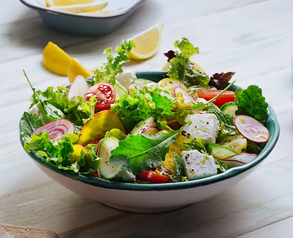 Ensalada ligera mixta tropical para eventos