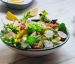 Frisk grøn salat med feta