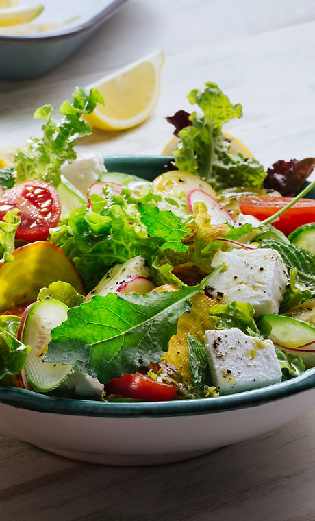 Salade verte fraîche avec feta