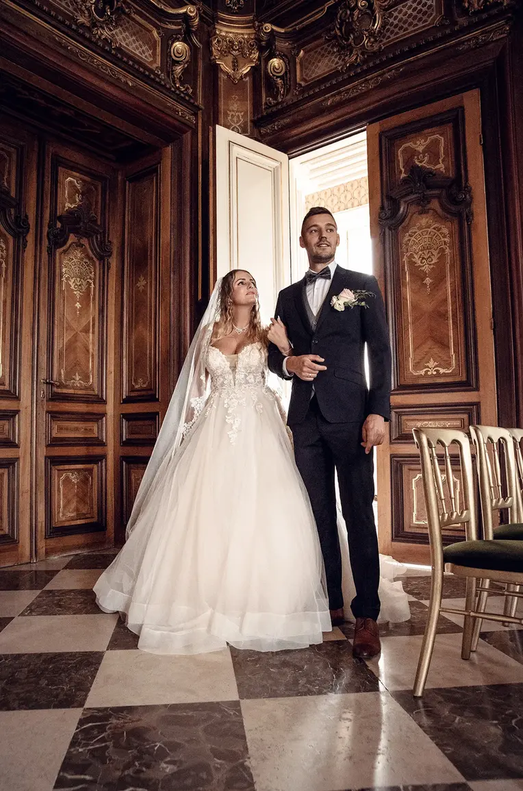 Noémi és András kreatív esküvői fotózása a keszthelyi Festetics kastélyban