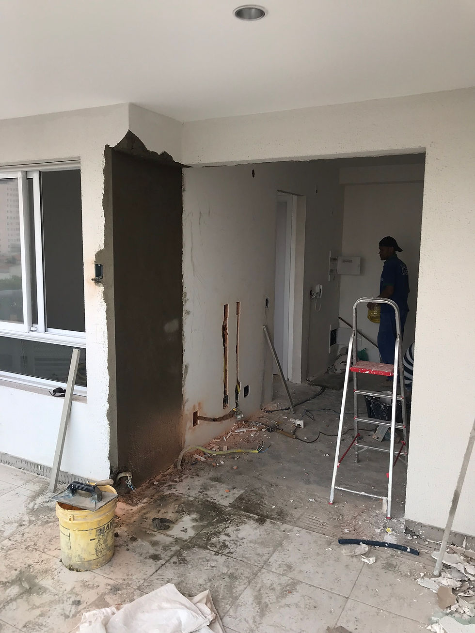 Acabamento e arremate da nova parede