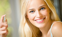 Bildnachweis Young happy smiling woman w