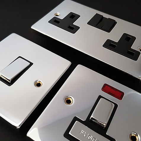 polished-chrome-1-gang-13a-dp-ingot-1-usb-switched-plug-socket-black-trim-se-home~50609963