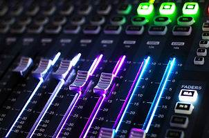 5_reasons_why_you_should_go_for_royalty_free_music.jpg