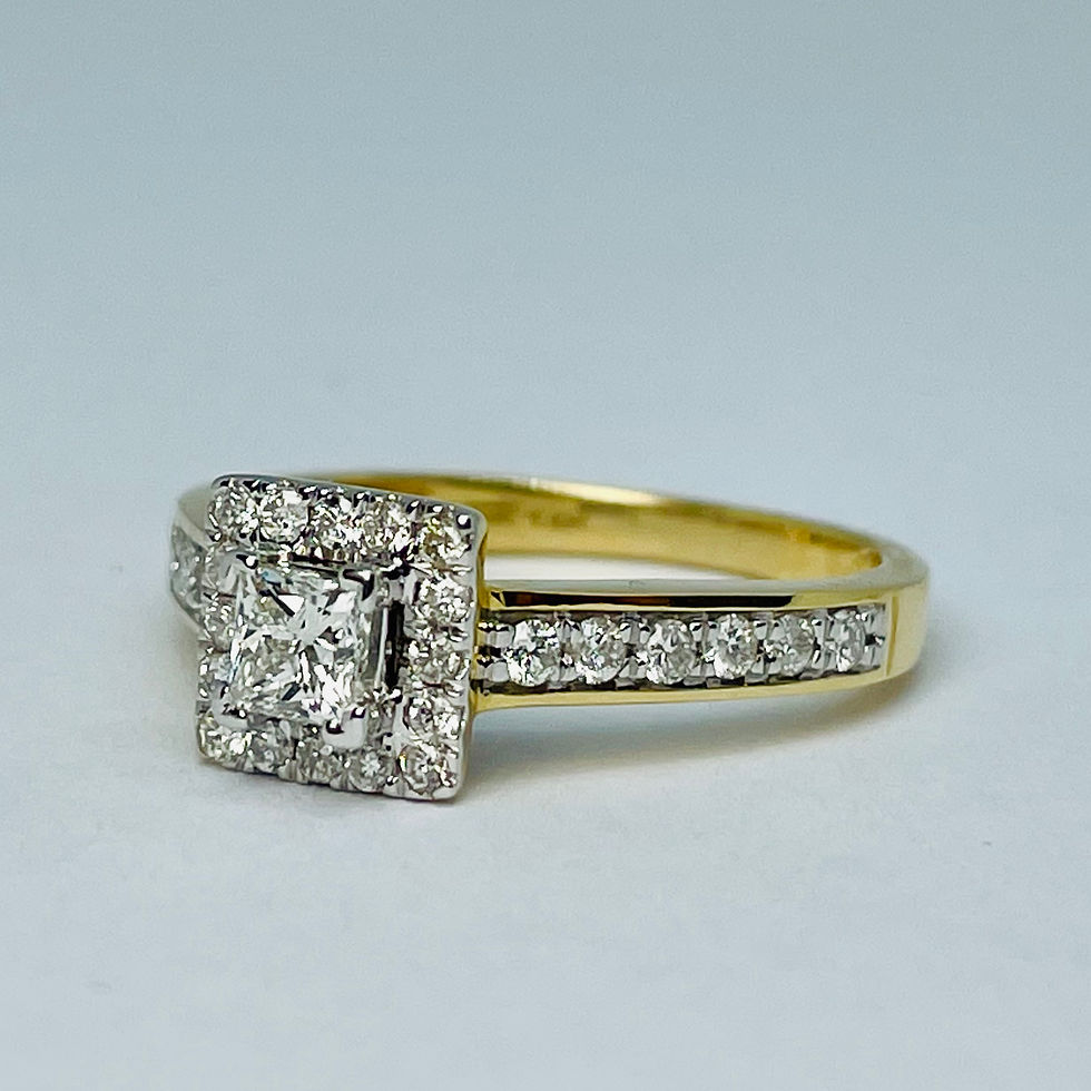 Thumbnail: 14kt Gold Princess Cut Diamond Engagement Ring Set
