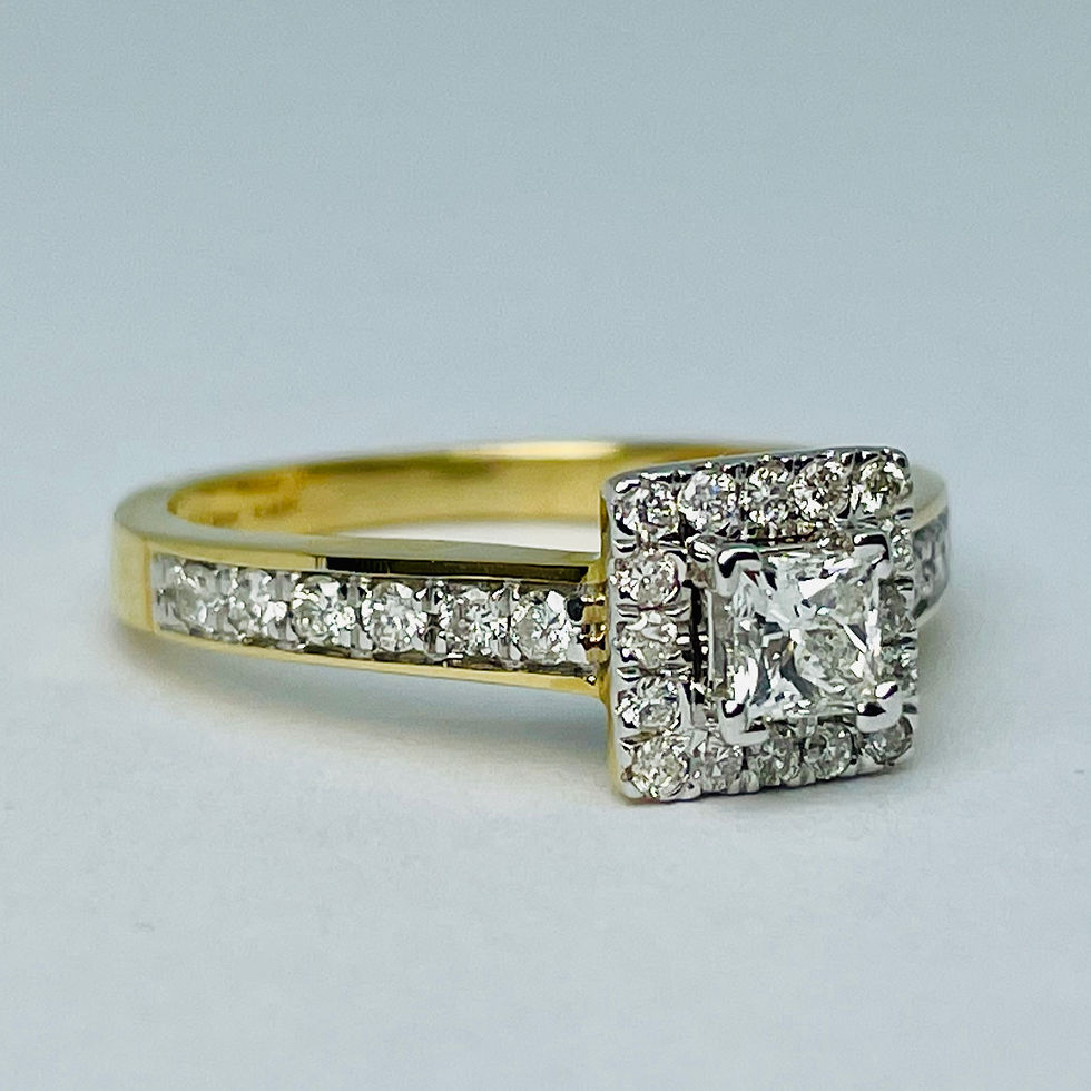 Thumbnail: 14kt Gold Princess Cut Diamond Engagement Ring Set