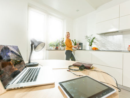 The Impact of an Organised Home on Your Professional Life: A Clear Desk for Clear Thinking