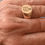 Miniatura:  Anillo de oro  18 q  (9g ) ancho grabado a mano  con buril 16x14mm.