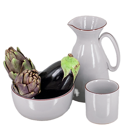 Ceramica composizone grigia brocca, ciotola e bicchiere