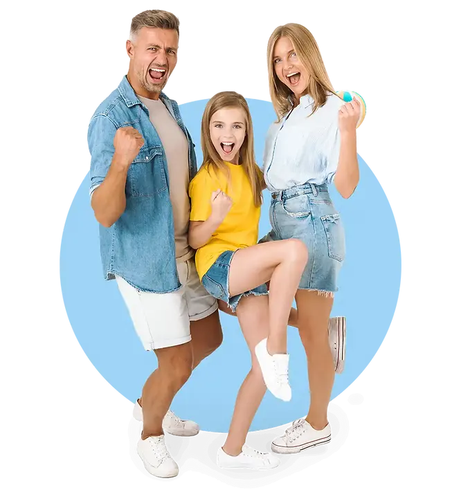 couple avec une enfant heureux