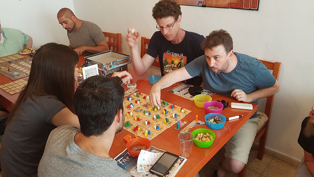 אוהד מסביר Five Tribes