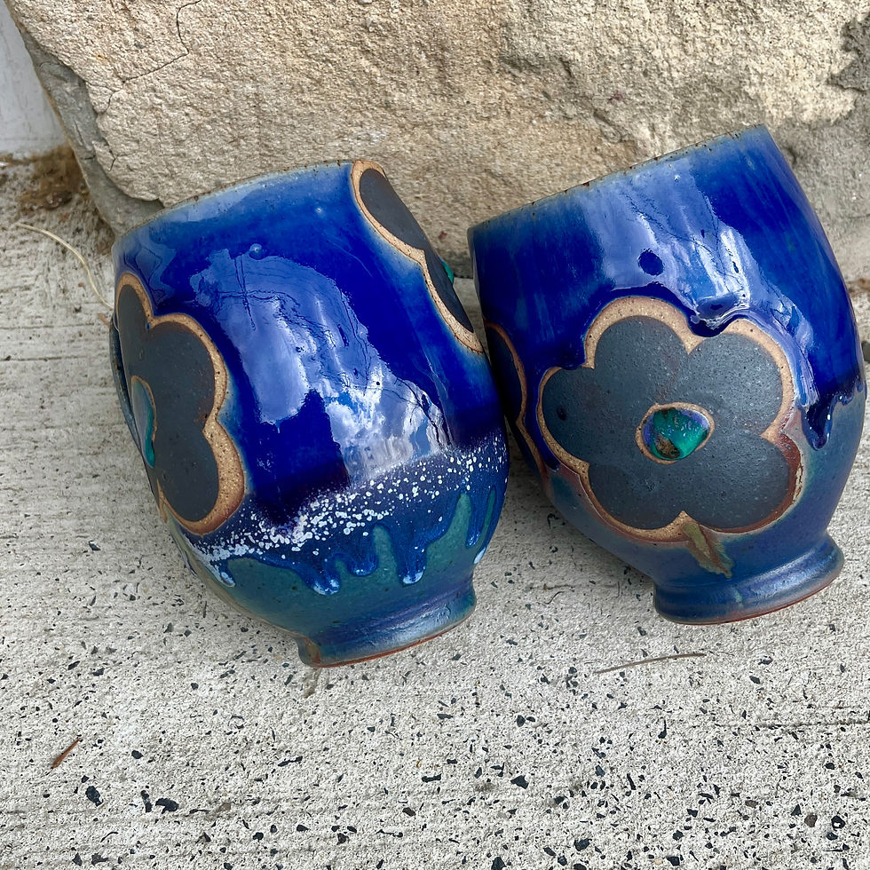 Thumbnail: Blue iridescent flower cup