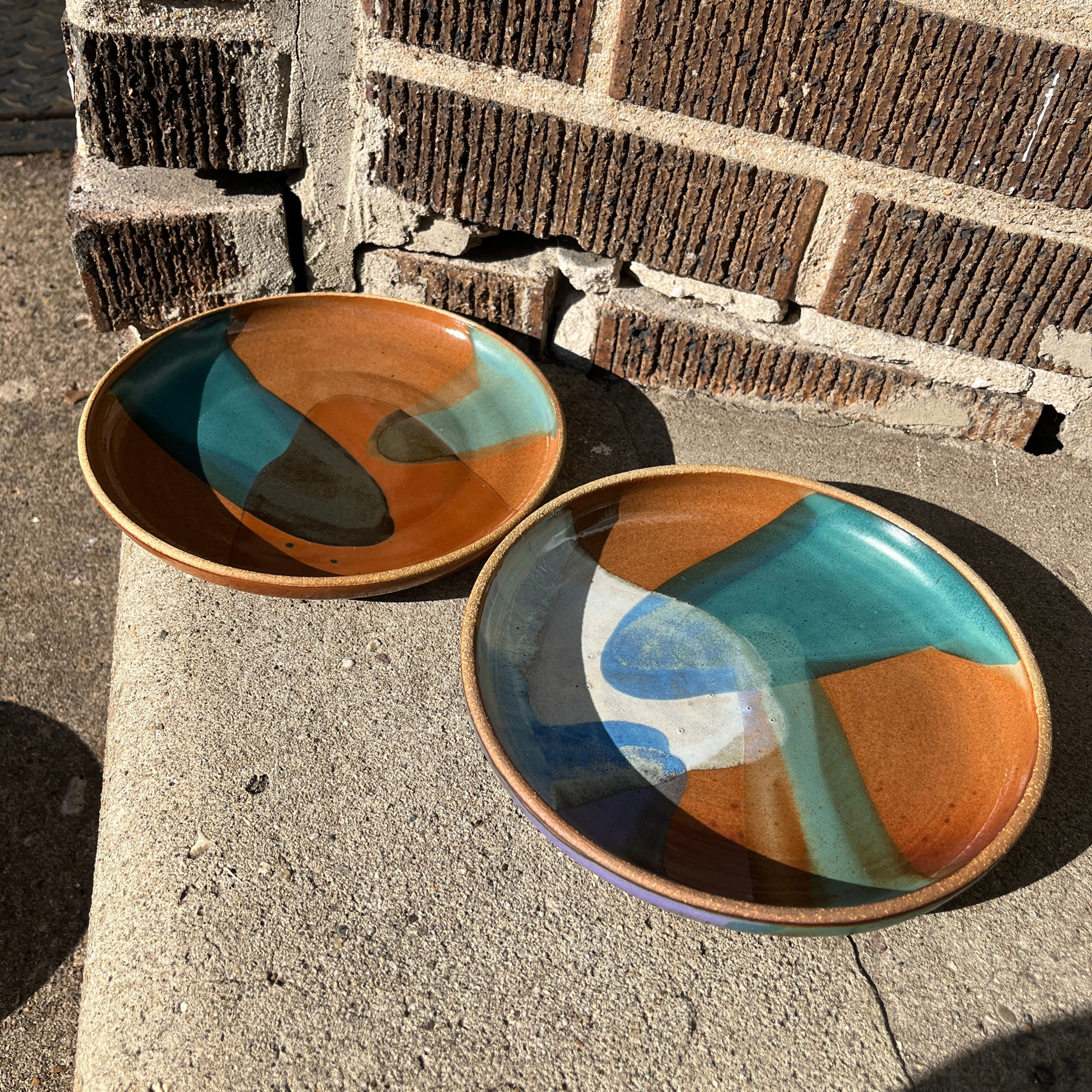 Brown/teal pour plate