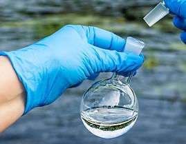 laboratorio-toma-de-muestras-de-agua-en-rio-depuradora-coronovirus.jpg
