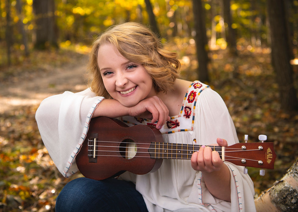 senior picture with ukulele