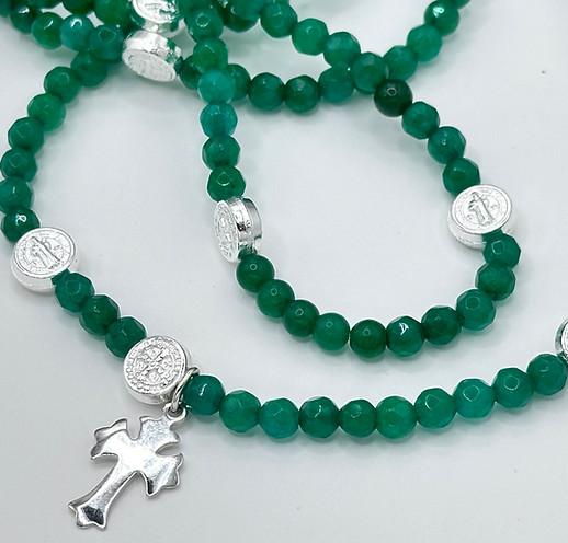 Collana Rosario Gioiello con croce in Argento 925 e Giada Smeraldine sfaccettata