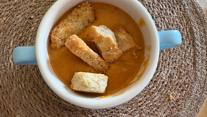 Butternut, red pepper & garlic soup