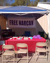 Giving out free narcan