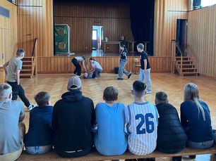 Frühe Haltung stärken. Theaterarbeit für Zivilcourage an der Henry‑Harnischfeger-Gesamtschule (Bad Soden-Salmünster)