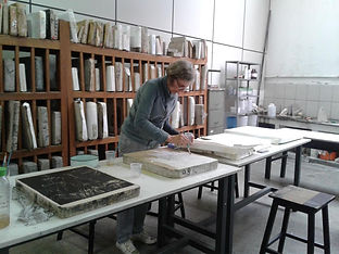 LILIANE DARDOT NO ATELIER DA ESCOLA GUIG
