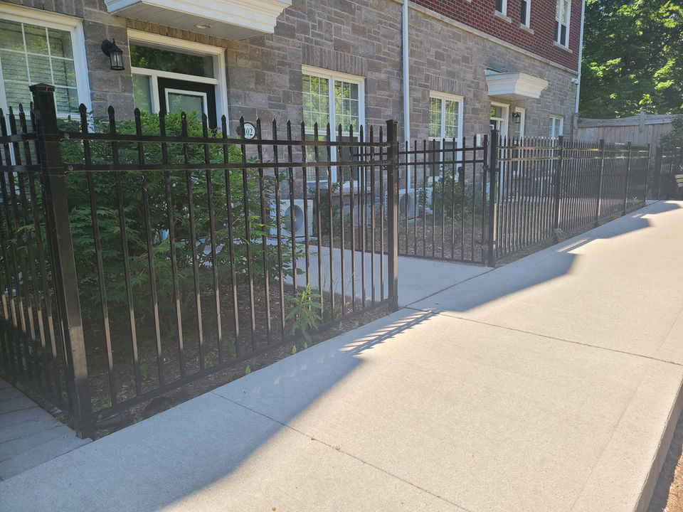 Commercial aluminum fences toronto.jpg