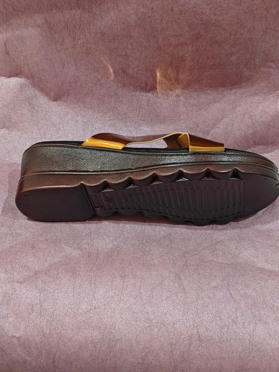 Thumbnail: Gold Metallic Wedges