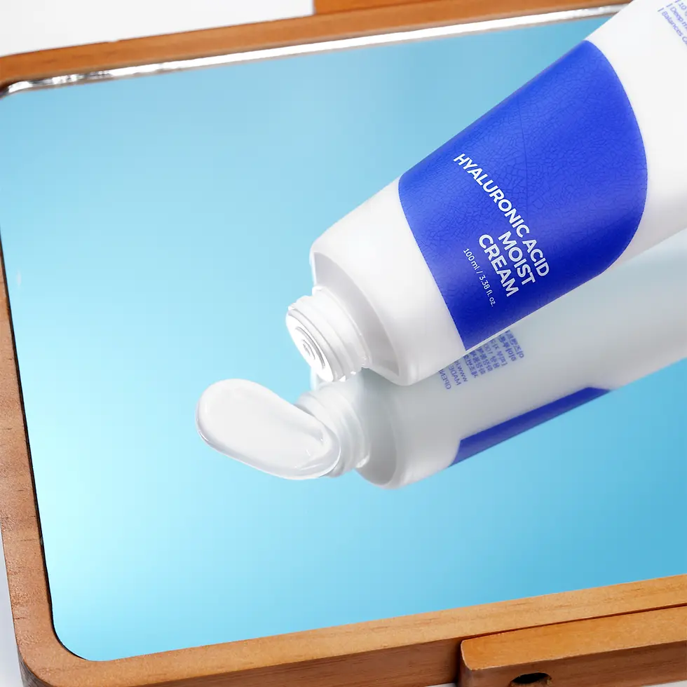Miniature : Application de la crème hydratante acide hyaluronique ISNTREE