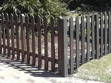 recycled-plastic-pollywood-picked-fench-840x531.webp