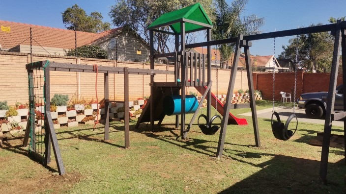 Plastic outdoor jungel gyms