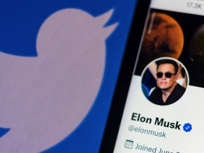 Elon Musk ya planea su propio teléfono si Apple y Google eliminan Twitter de sus stores.