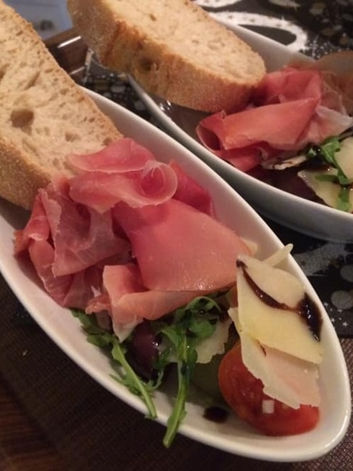 Numero Uno Kulinarik & Getränke für Wien, NÖ & Mödling: kleine, feine Cafe- und Weinbar mit Flair. Genießen Sie italienische Spezialitäten und köstliche Eiskreationen. NEU: Agapen, exklusive Feiern & Brötchen bestellen.