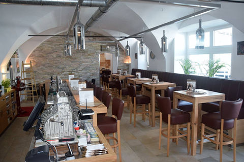 Numero Uno Kulinarik & Getränke für Wien, NÖ & Mödling: kleine, feine Cafe- und Weinbar mit Flair. Genießen Sie italienische Spezialitäten und köstliche Eiskreationen. NEU: Agapen, exklusive Feiern & Brötchen bestellen.